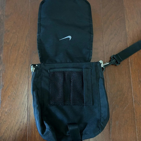 Vintage Nike 2003 2 in 1 reversible crossbody bag excellent condition black/grey - Picture 10 of 14